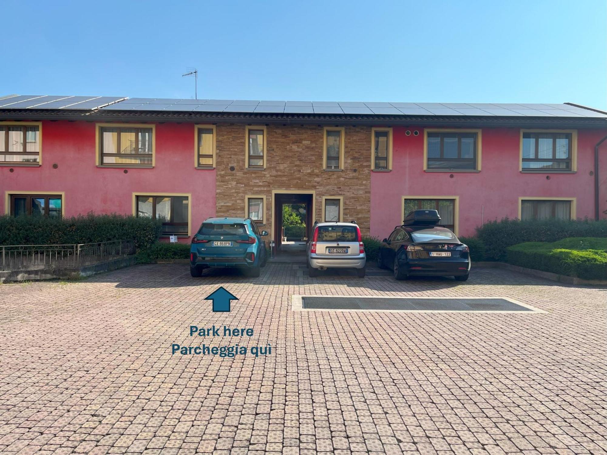 Cozy Flat + Parking Close To City Center/Airport 贝尔加莫 外观 照片